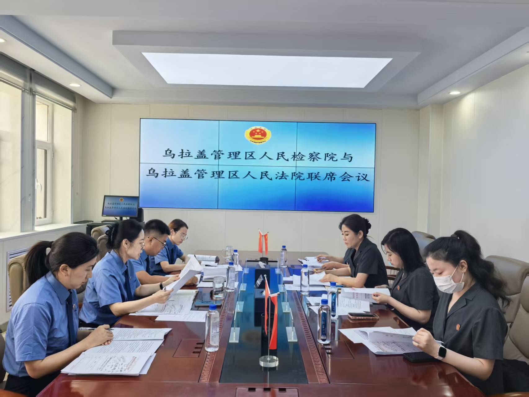 聚焦“两长”面对面  深化民事行政检察监督——乌拉盖管理区检法两院召开联席会议